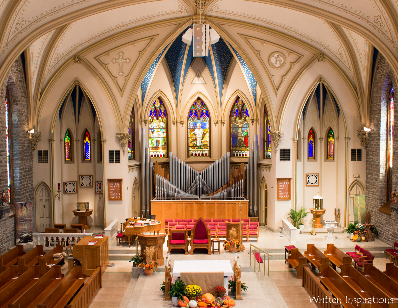 Почему католическая церковь. Коптская католическая Церковь. The Roman Catholic Church. Коптская католическая Церковь внутри. Религия в Канаде Римско католическая Церковь.